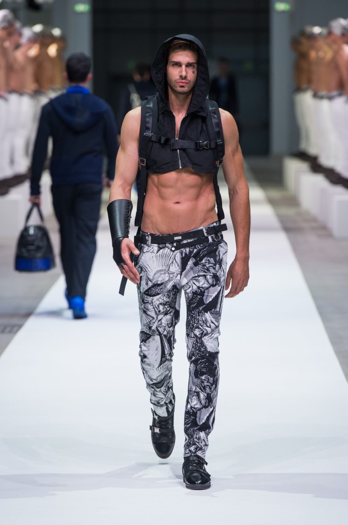 DIRK BIKKEMBERGS Fall/Winter 2015-2016