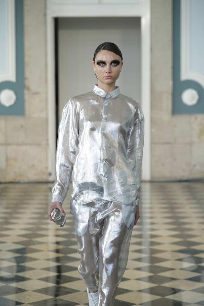 AWAYTOMARS | Winter 2016 | ModaLisboa - Curiouser