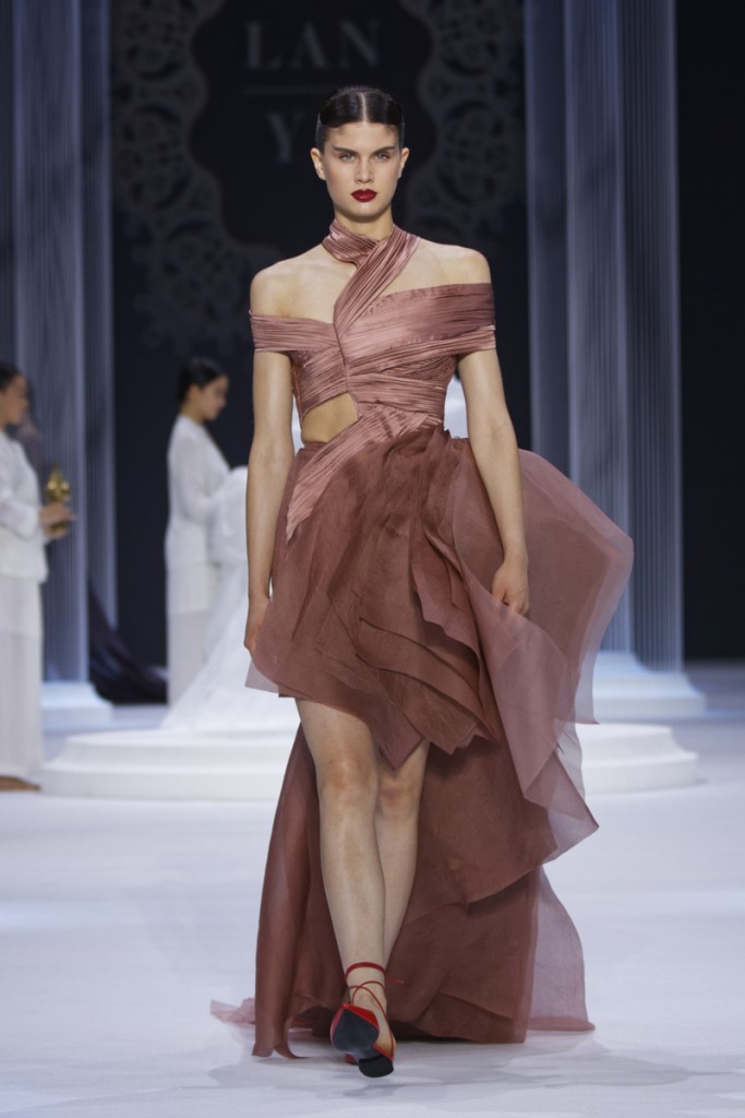 LAN YU COUTURE - Fall Winter 2015/16