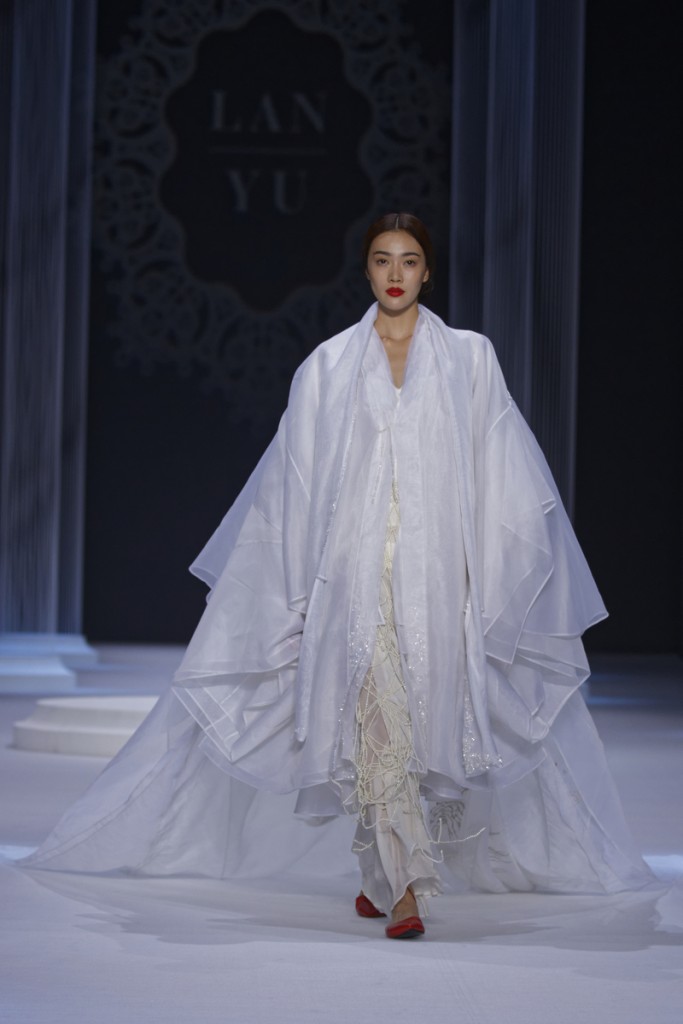 LAN YU COUTURE - Fall Winter 2015/16