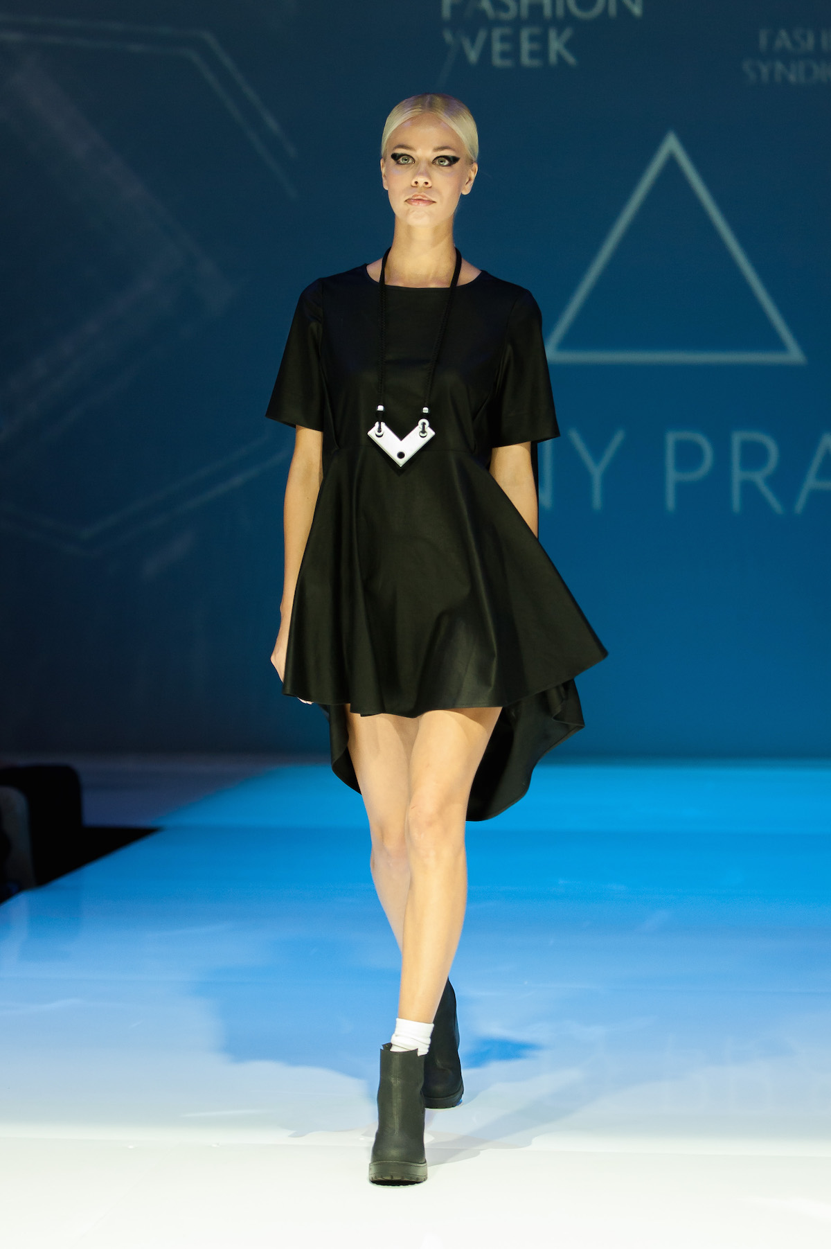 ARNY PRAHT – Spring/Summer 2016