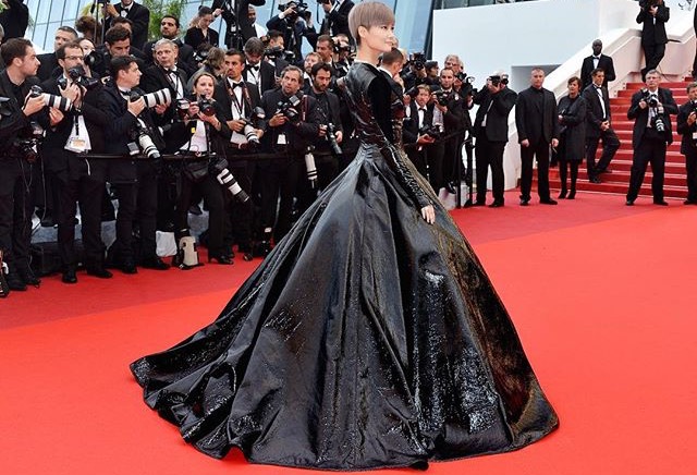 CHRIS LEE IN JULIEN FOURNIE COUTURE