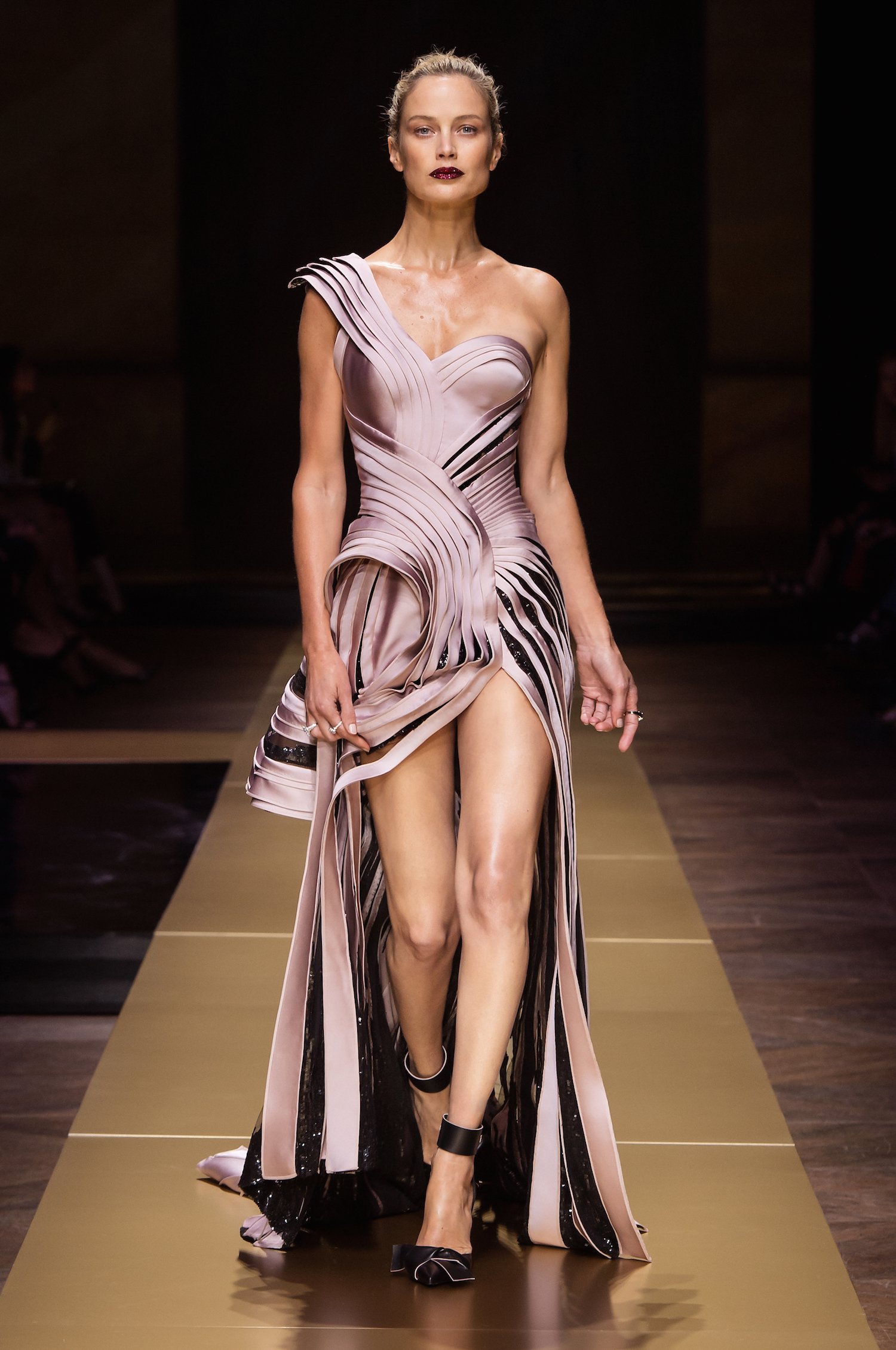 ATELIER VERSACE - Fall Winter 2016/17